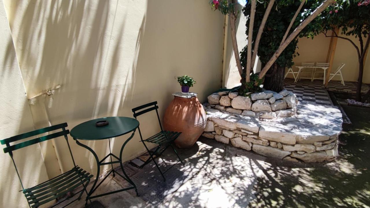 Appartement A Painter'S House In Plaka à Athènes Extérieur photo